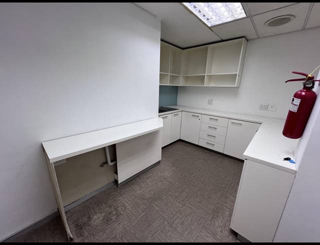 977M² OFFICE TO LET IN MOUILLE POINT